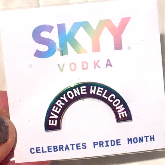SKYY vodka pin for lapel - Picture 1 of 4